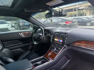 2017 Lincoln Continental с пробегом 100 000 км