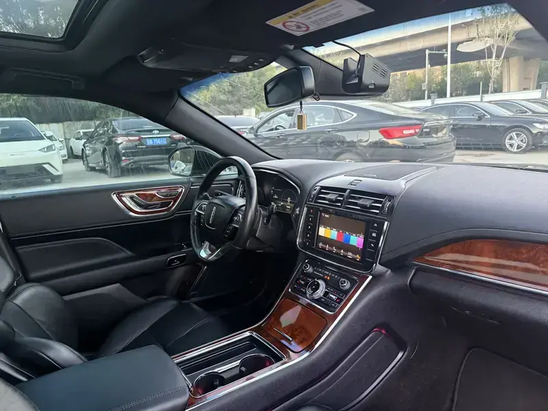 2017 Lincoln Continental с пробегом 100 000 км