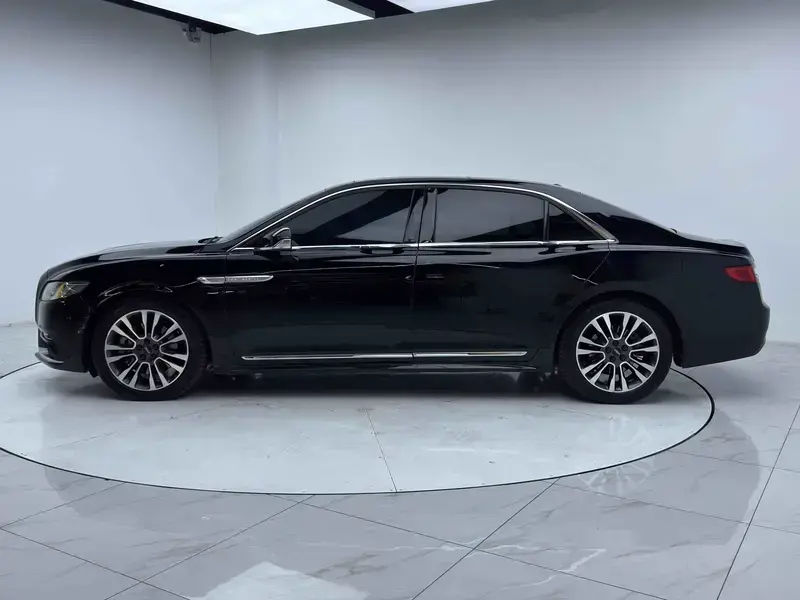 2017 Lincoln Continental с пробегом 141 500 км