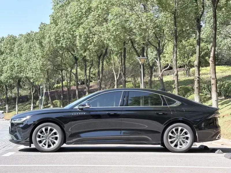 2025 Lincoln Z с пробегом 6 300 км