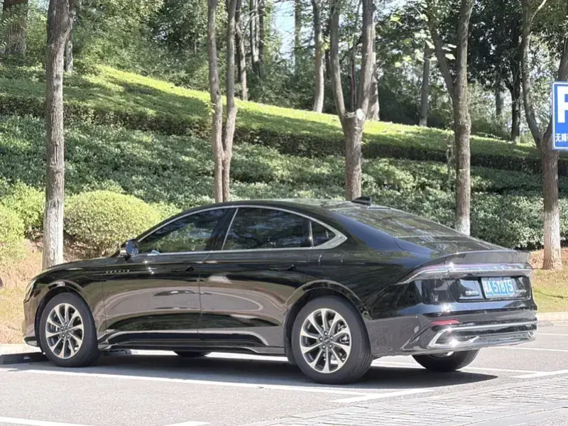 2025 Lincoln Z с пробегом 6 300 км