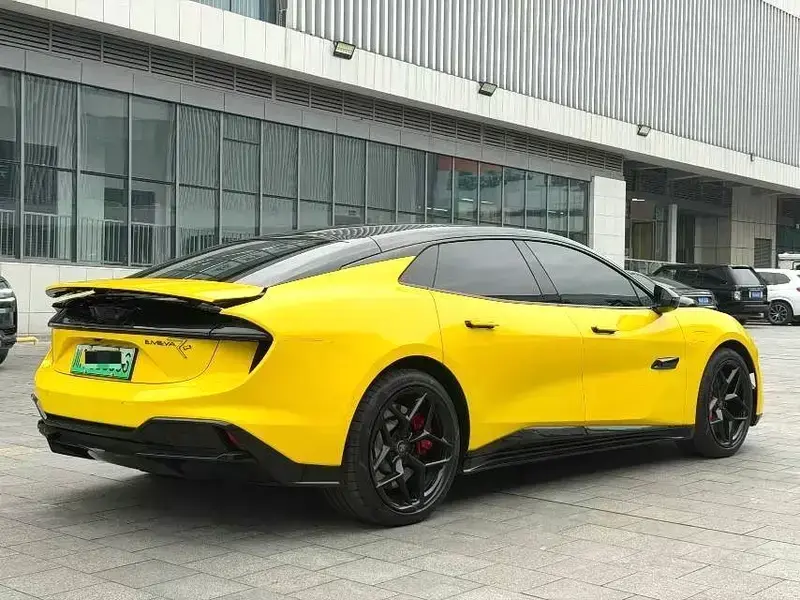 2024 Lotus Emeya с пробегом 34 000 км