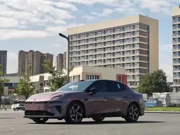 Lynk & Co 07