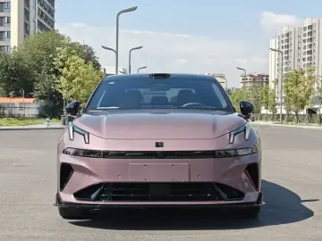 2026 Lynk & Co 07 с пробегом 10 800 км
