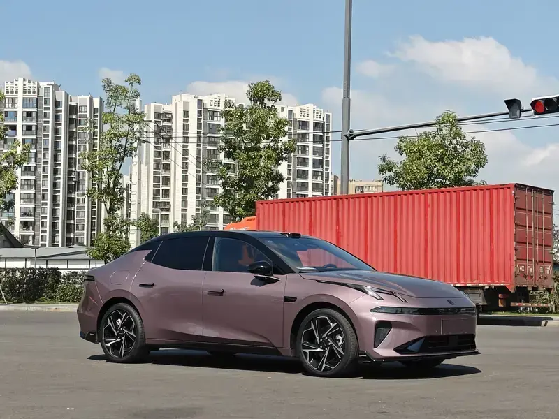 2026 Lynk & Co 07 с пробегом 10 800 км