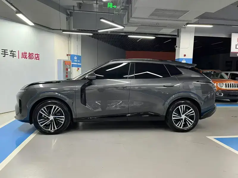2025 Lynk & Co 08 с пробегом 24 000 км