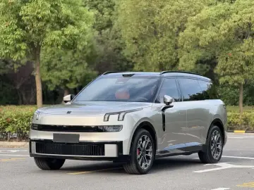 2025 Lynk & Co 900 с пробегом 23 100 км