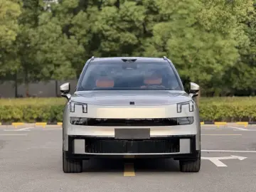 2025 Lynk & Co 900 с пробегом 23 100 км