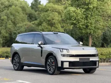 2025 Lynk & Co 900 с пробегом 23 100 км