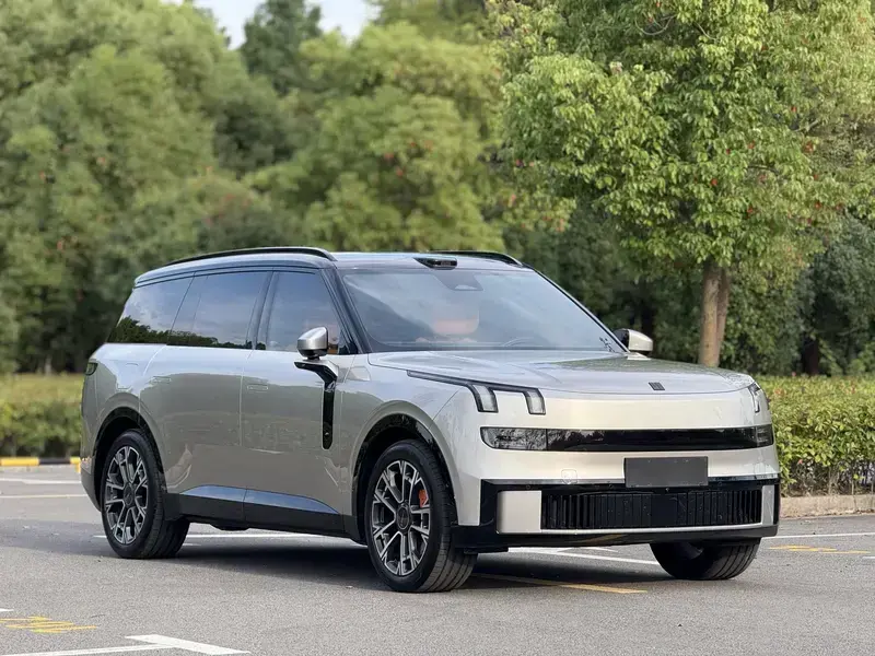 2025 Lynk & Co 900 с пробегом 23 100 км