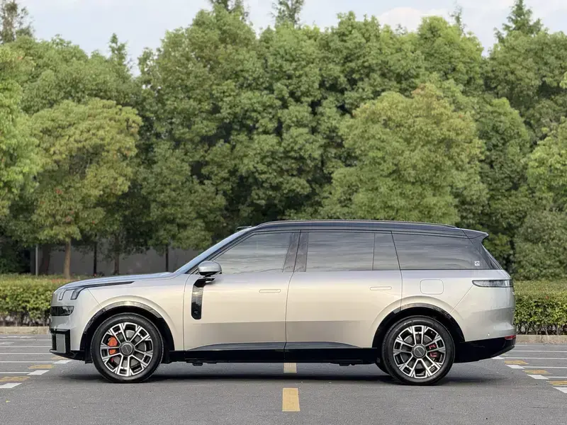 2025 Lynk & Co 900 с пробегом 23 100 км