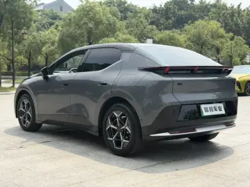 2025 Lynk & Co Z20 с пробегом 7 000 км