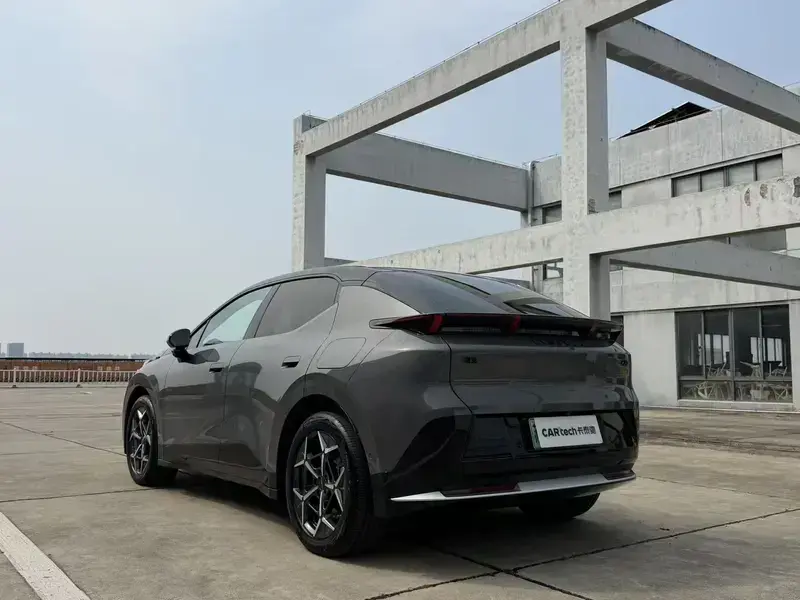 2025 Lynk & Co Z20 с пробегом 15 000 км