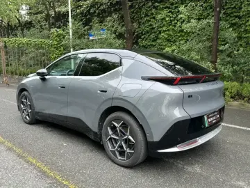 2025 Lynk & Co Z20 с пробегом 11 000 км