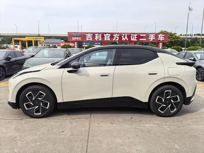 2025 Lynk & Co Z20 с пробегом 7 100 км