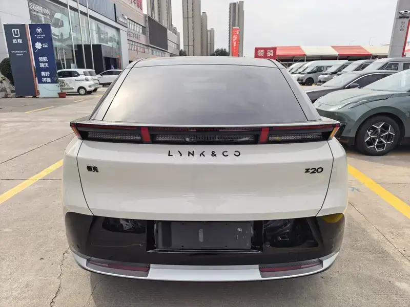 2025 Lynk & Co Z20 с пробегом 7 100 км