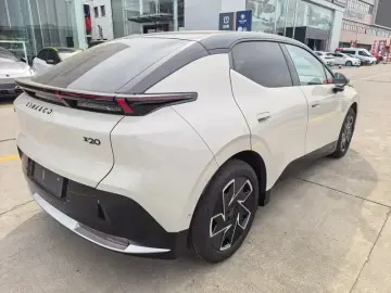 2025 Lynk & Co Z20 с пробегом 7 100 км