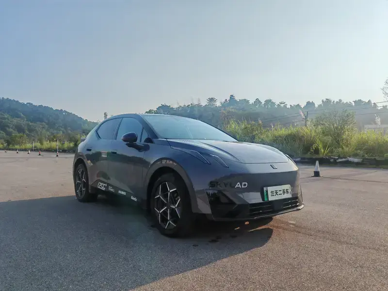 2025 Lynk & Co Z20 с пробегом 19 900 км