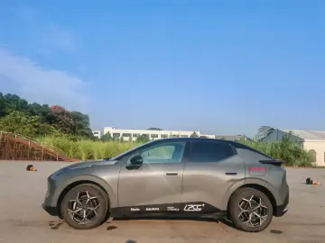 2025 Lynk & Co Z20 с пробегом 19 900 км