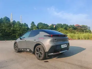 2025 Lynk & Co Z20 с пробегом 19 900 км