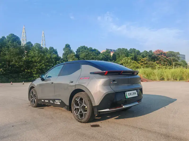 2025 Lynk & Co Z20 с пробегом 19 900 км