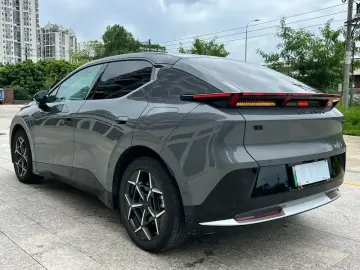 2025 Lynk & Co Z20 с пробегом 20 000 км