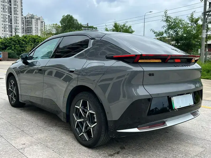 2025 Lynk & Co Z20 с пробегом 20 000 км