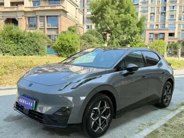 Lynk & Co Z20