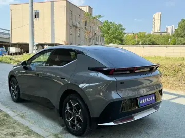 2025 Lynk & Co Z20 с пробегом 6 200 км