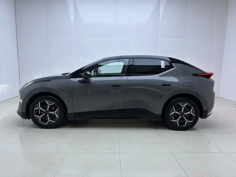2025 Lynk & Co Z20 с пробегом 7 200 км