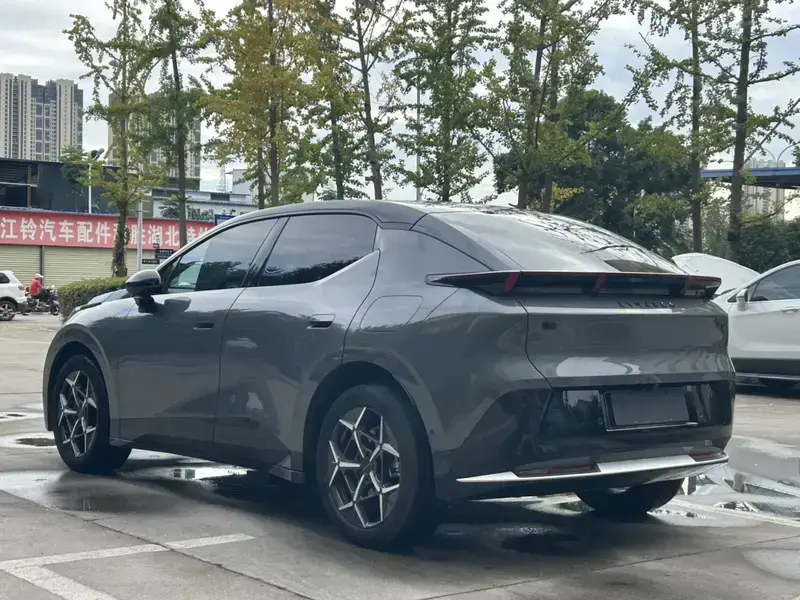 2025 Lynk & Co Z20 с пробегом 13 000 км