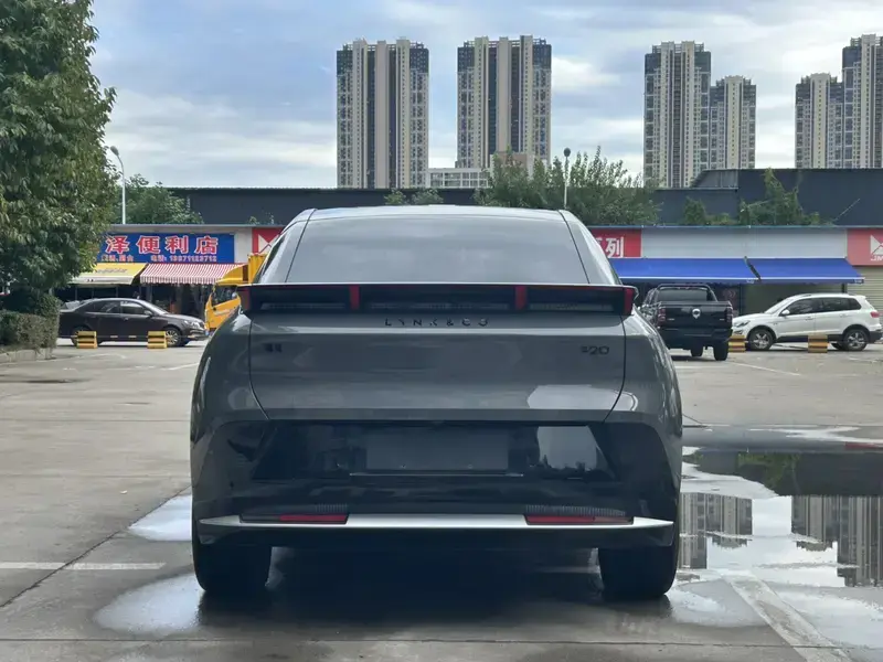 2025 Lynk & Co Z20 с пробегом 13 000 км