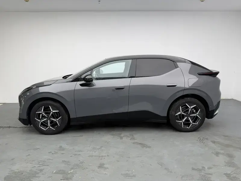 2025 Lynk & Co Z20 с пробегом 17 500 км