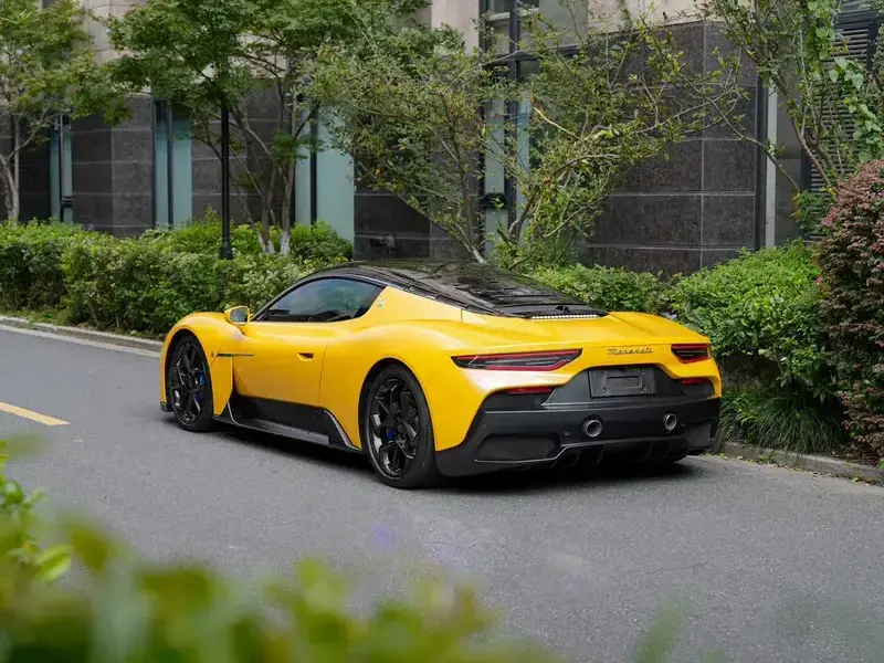 2021 Maserati MC20 с пробегом 16 000 км