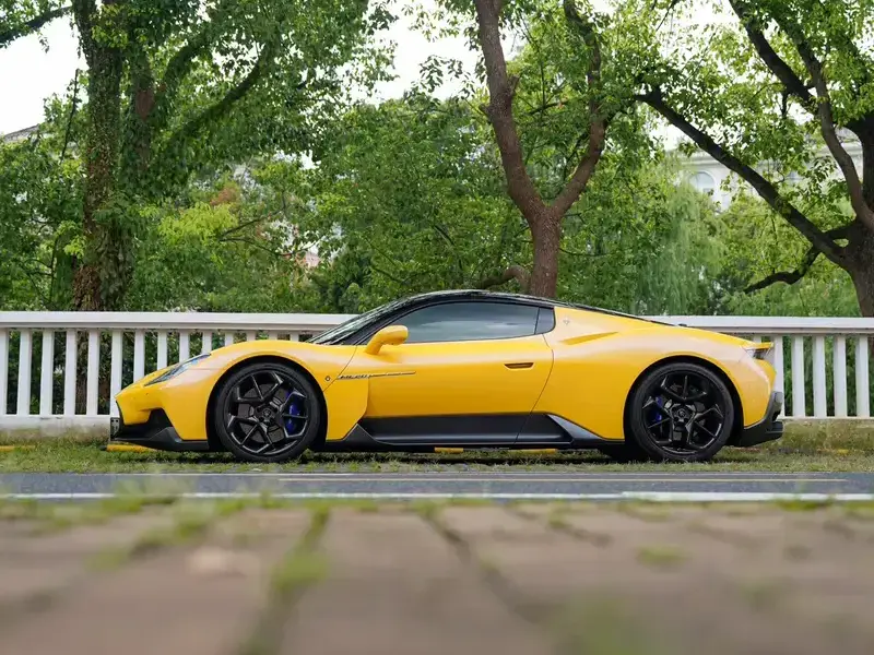 2021 Maserati MC20 с пробегом 16 000 км