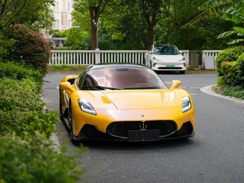 2021 Maserati MC20 с пробегом 16 000 км