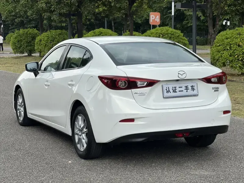 2017 Mazda Axela с пробегом 106 000 км