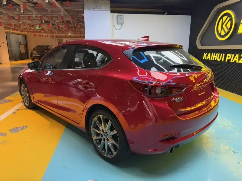 2017 Mazda Axela с пробегом 67 000 км
