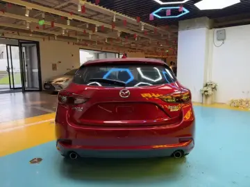 2017 Mazda Axela с пробегом 67 000 км
