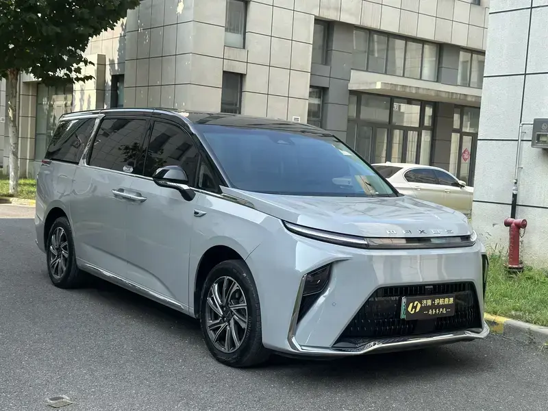2024 Maxus MIFA 9 с пробегом 18 000 км