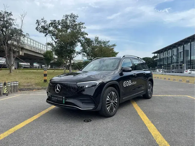 2025 Mercedes-Benz EQB с пробегом 9 000 км