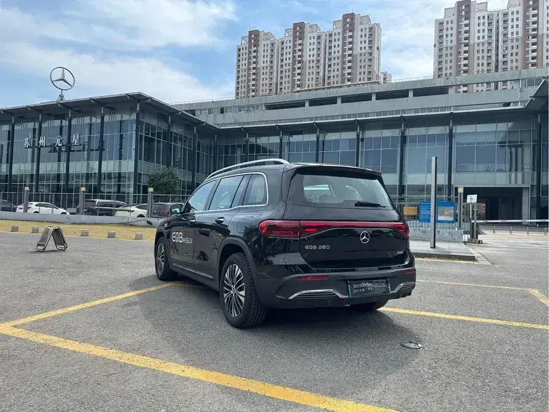 2025 Mercedes-Benz EQB с пробегом 9 000 км