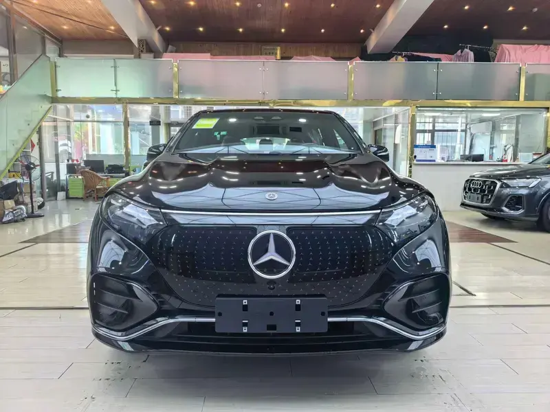 2025 Mercedes-Benz EQS SUV с пробегом 100 км