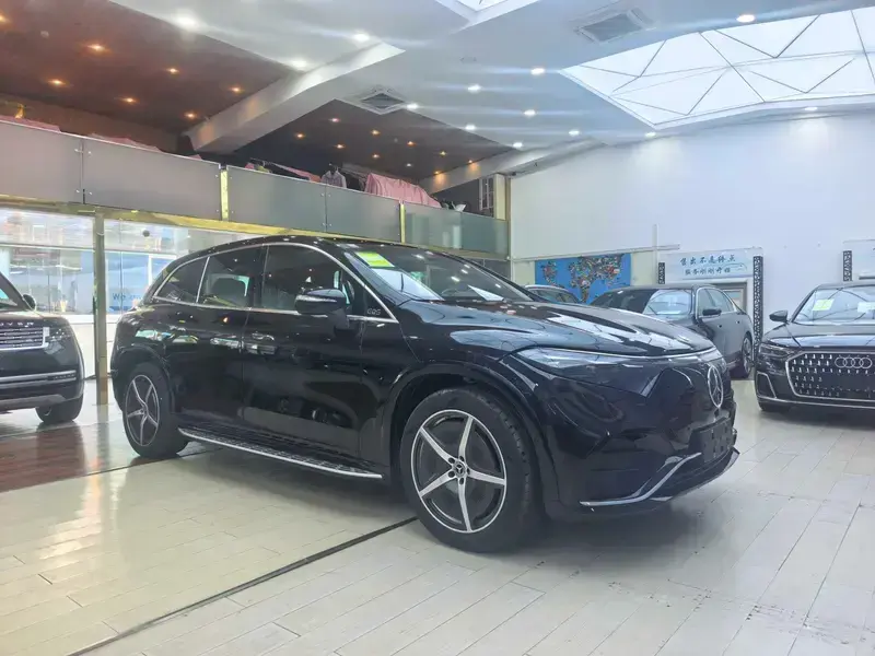 2025 Mercedes-Benz EQS SUV с пробегом 100 км