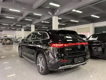 2025 Mercedes-Benz EQS SUV с пробегом 100 км