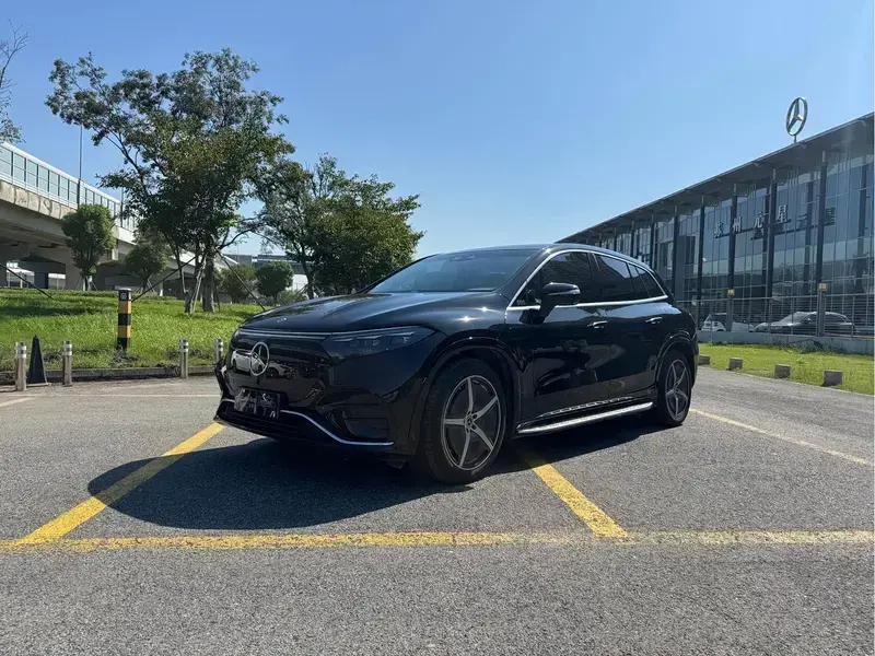 2025 Mercedes-Benz EQS SUV с пробегом 6 700 км