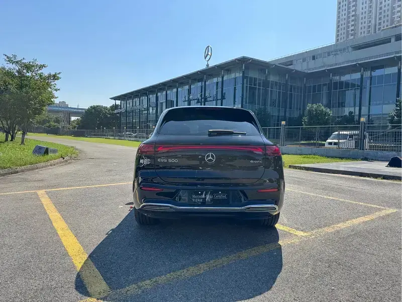 2025 Mercedes-Benz EQS SUV с пробегом 6 700 км