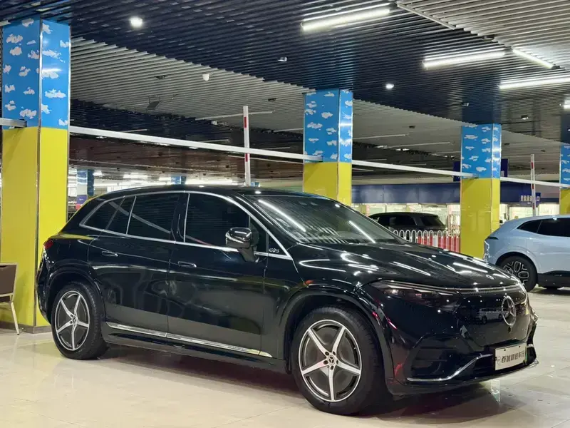 2023 Mercedes-Benz EQS SUV с пробегом 28 000 км