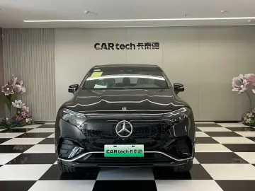 2025 Mercedes-Benz EQS SUV с пробегом 600 км