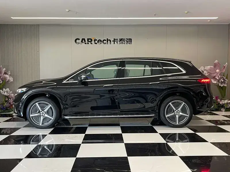 2025 Mercedes-Benz EQS SUV с пробегом 600 км